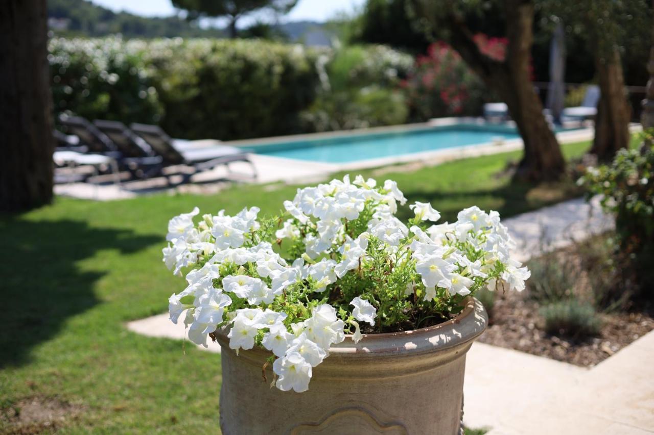 L'Elegante Bastide En Pierre Avec Vue Sur Le Vieux Village De Mougins Luaran gambar