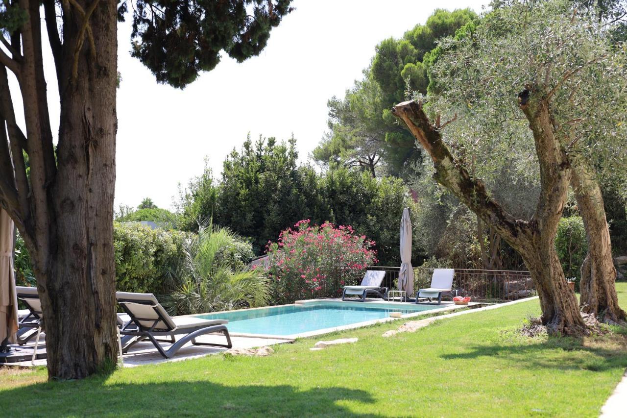 L'Elegante Bastide En Pierre Avec Vue Sur Le Vieux Village De Mougins Luaran gambar