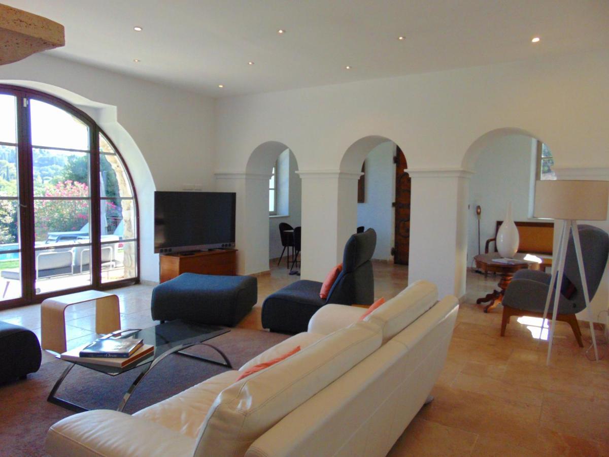 L'Elegante Bastide En Pierre Avec Vue Sur Le Vieux Village De Mougins Luaran gambar
