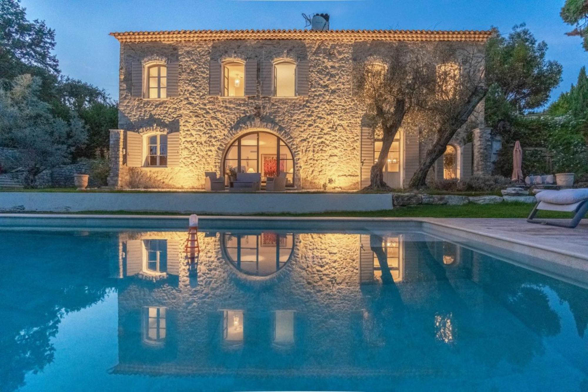 L'Elegante Bastide En Pierre Avec Vue Sur Le Vieux Village De Mougins Luaran gambar